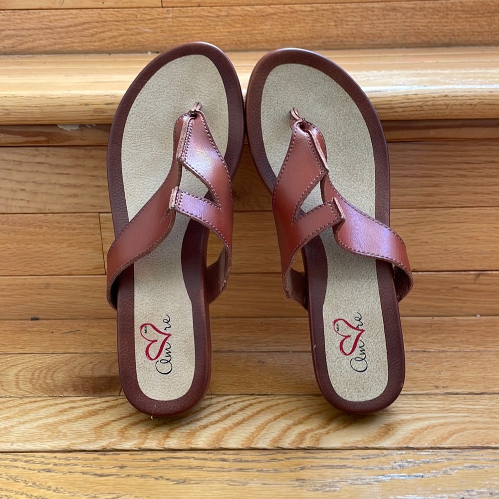 MIA Women’s Leather Sandals Size 9M Brown Thong Excellent Condition
